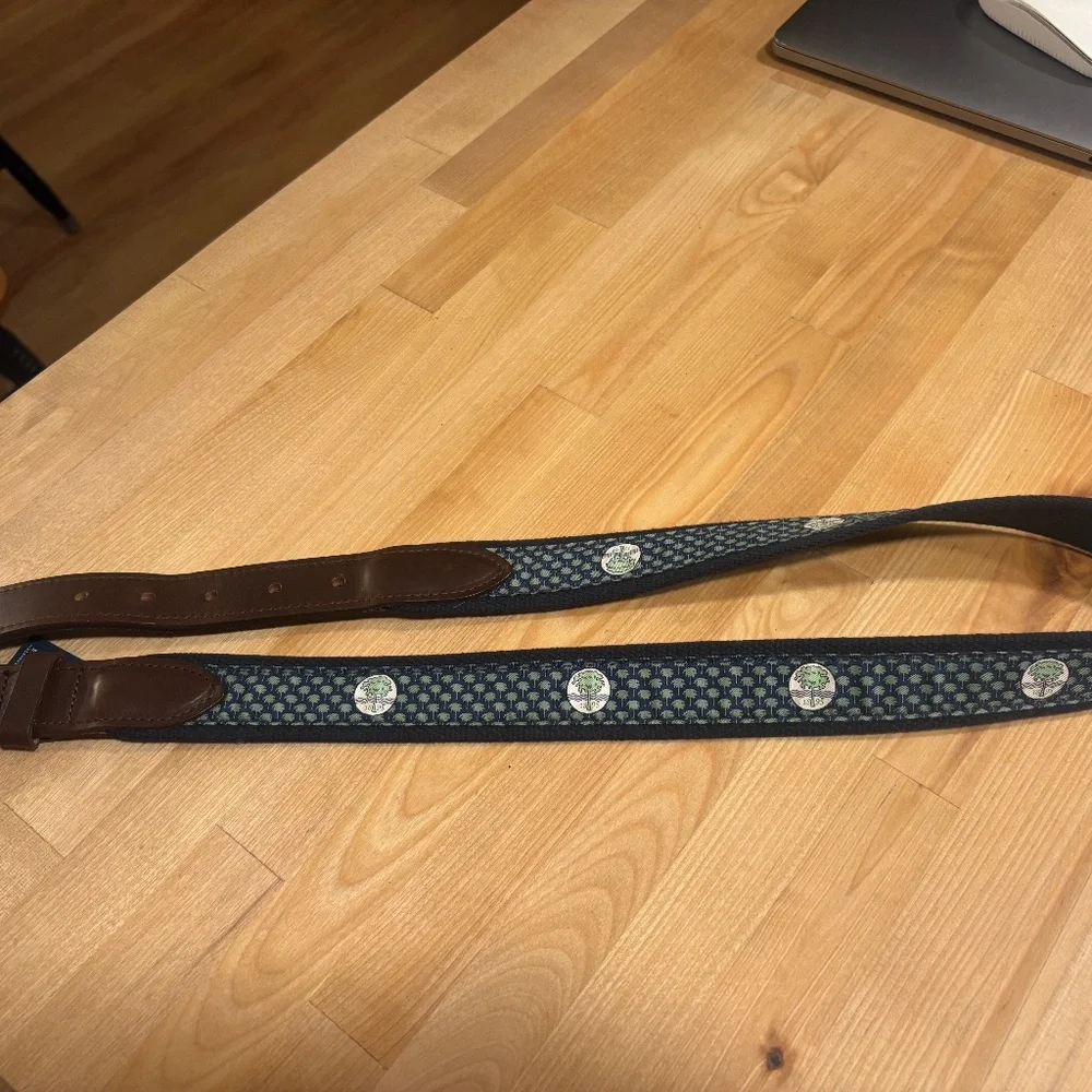 Vineyard Vines Leather Belt – Size 26 – 100% Cowhide Leather – Like New
